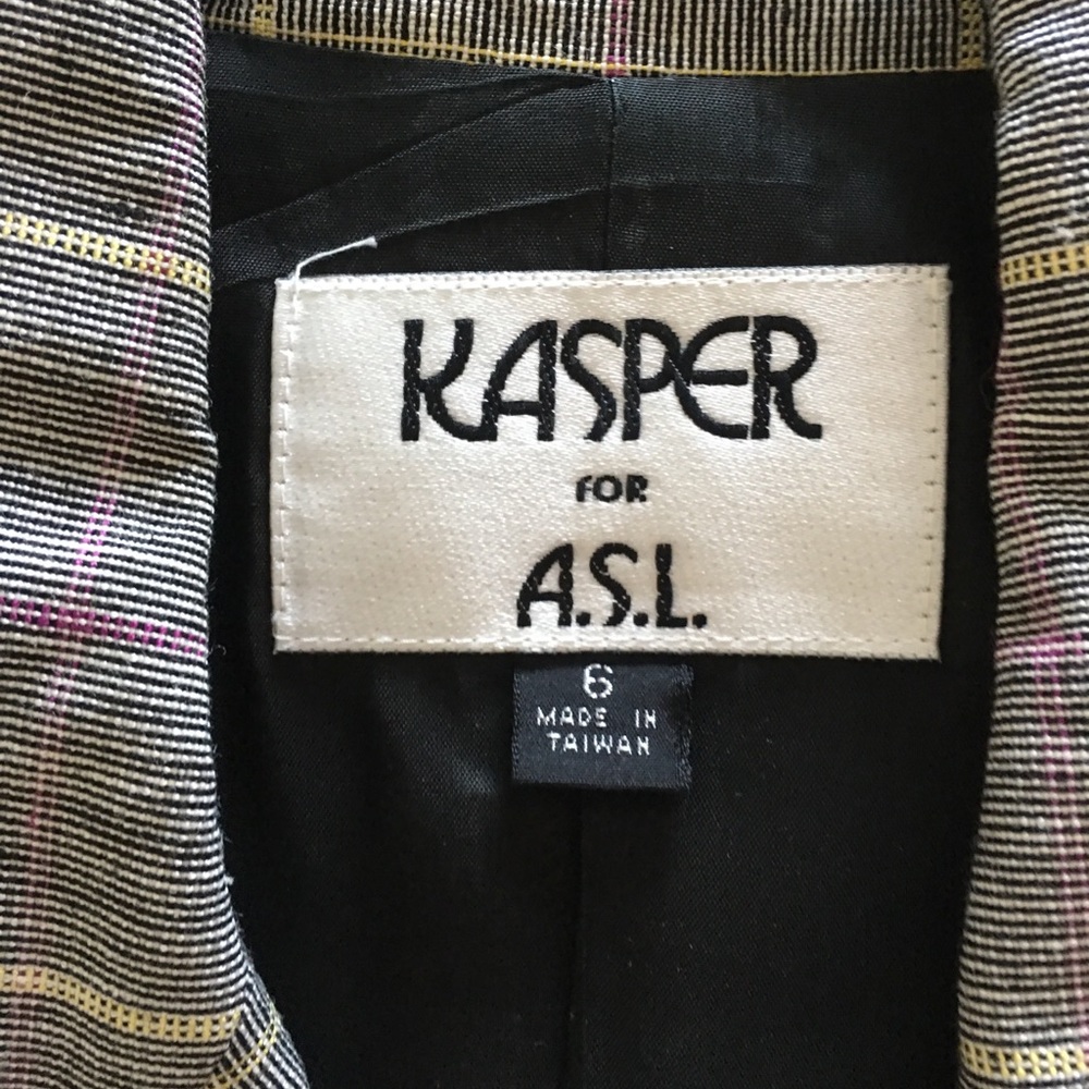 Suit - Picture 7 of 8